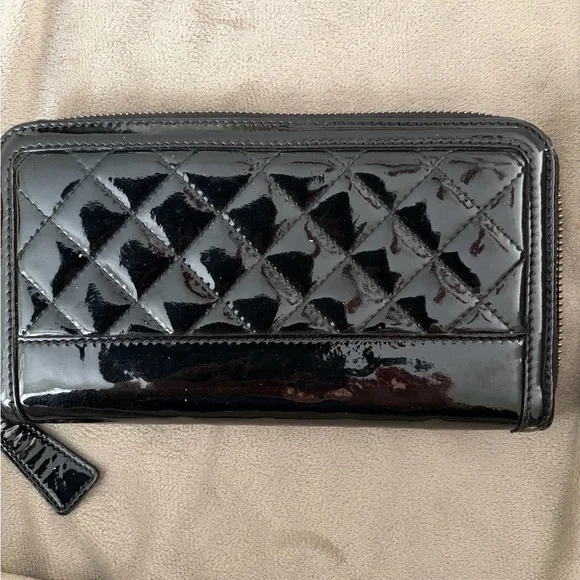 Burberry (authentic)black quilted patent leather zip-around wallet. - Picture 2 of 5